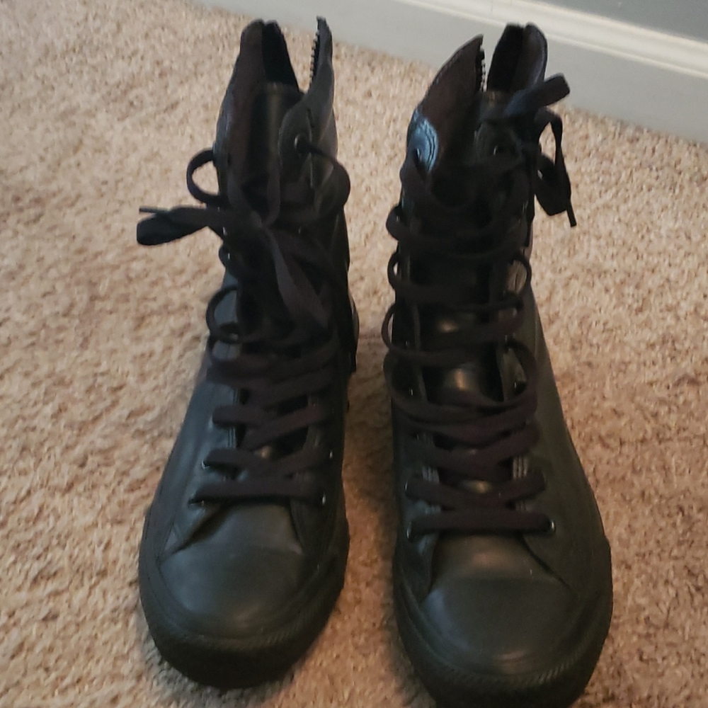 Ladies water proof sneakers